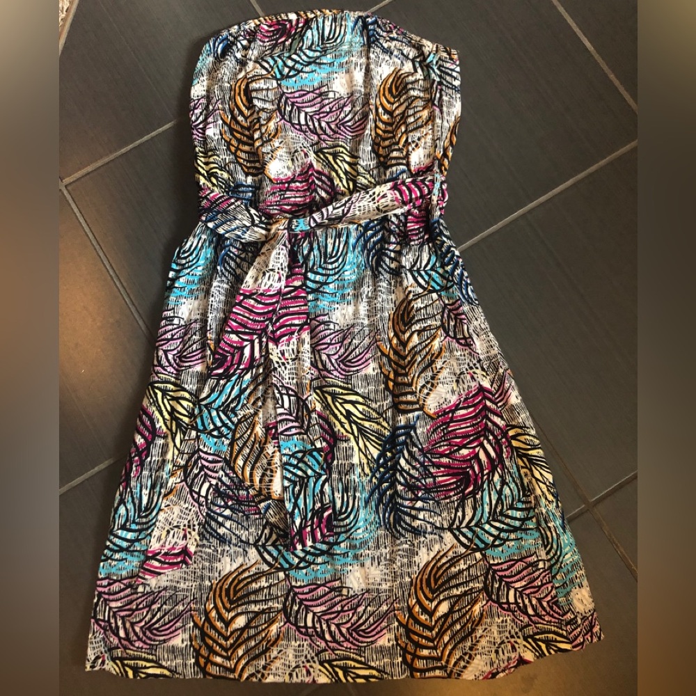 Host Pick! 🤩Colorful Strapless Dress with Leaf Design Size 4